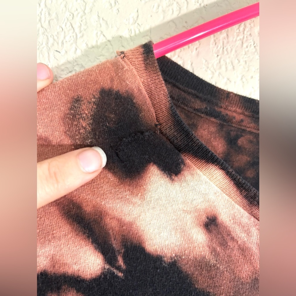 ✨SOLD✨ BLEACH Dyed/Golds Gym Tee - Picture 5 of 10